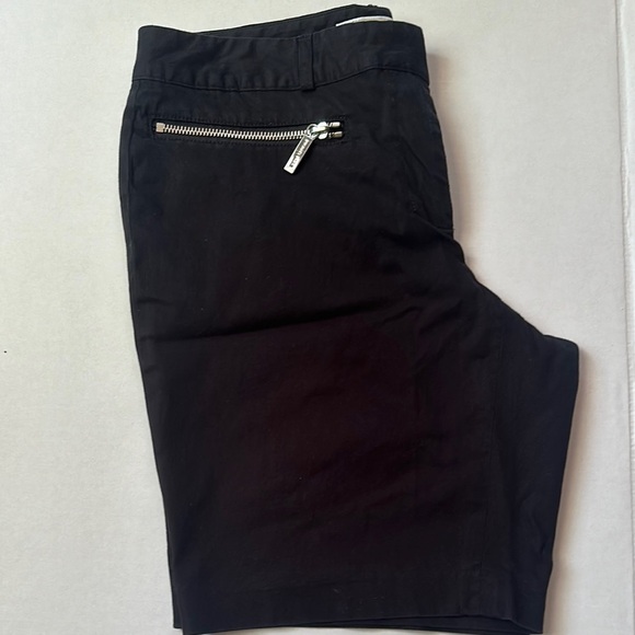 Michael Kors Black City Shorts with Zipper Pockets - Size 6 - Picture 5 of 16